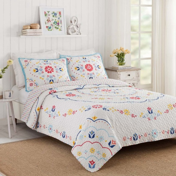 The Pioneer Woman Bedding Pioneer Woman Mazie Medallion King Quilt With Matching King Pillow